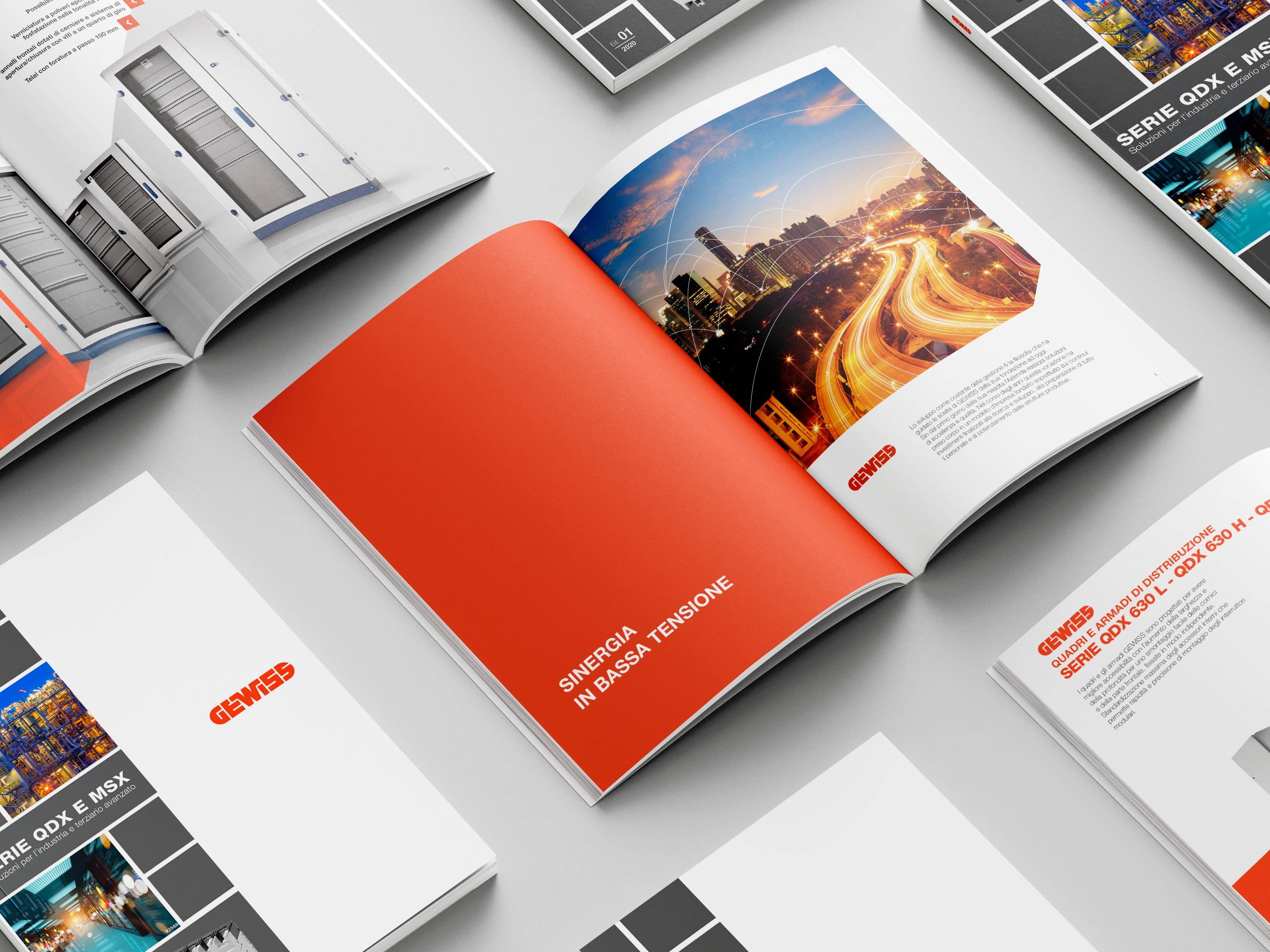 Cataloghi e brochure Gewiss per quadri elettrici su un piano da lavoro